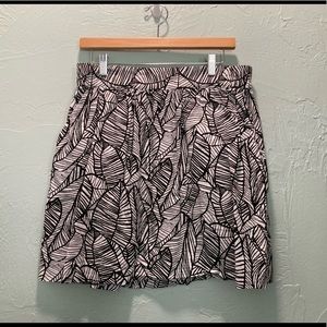 Loft-Outlet
M- Black white elastic waist skirt 
Has pockets